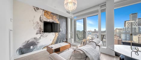 商務套房 | 客廳 | 55 吋智能電視連衛星電視頻道