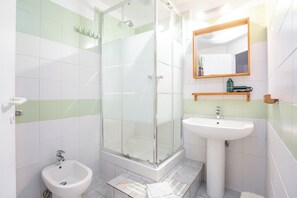 Dobbelt- eller tomannsrom – classic | Bad