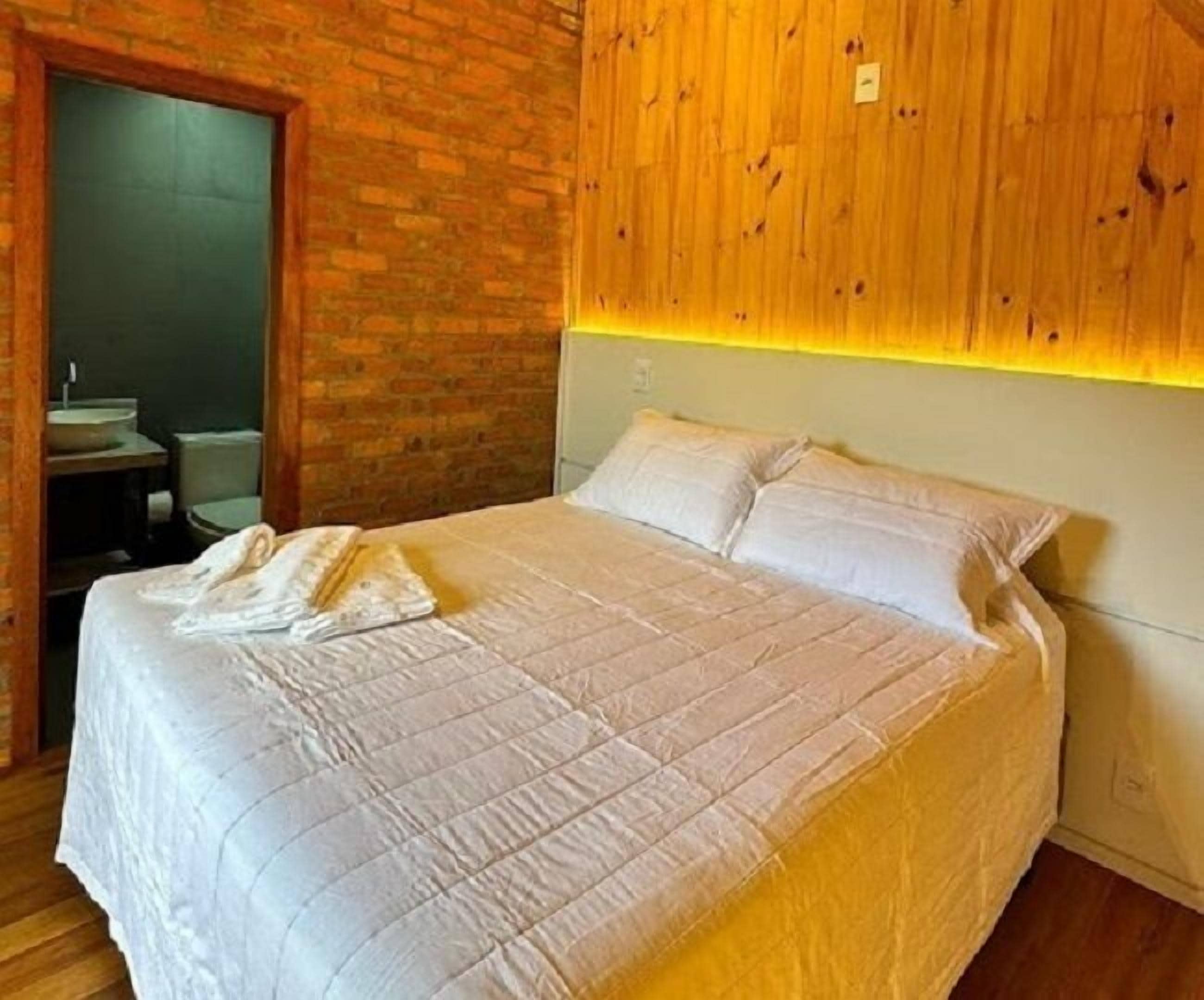 Cabin, Balcony, Lake View | Free WiFi