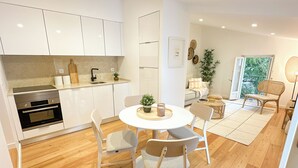 Deluxe Duplex, City View | Living area | 40-inch Smart TV with cable channels, Netflix, streaming services - Largo Inn Suites Evora (Évora)