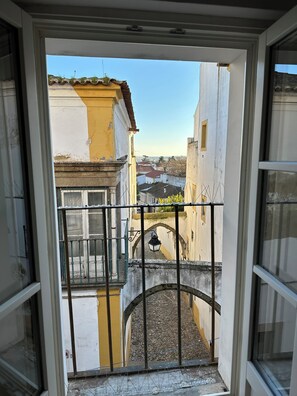 Superior Suite, City View | 1 bedroom, laptop workspace, blackout drapes, soundproofing - Largo Inn Suites Evora (Évora)