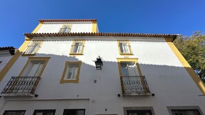 Front of property - Largo Inn Suites Evora (Évora)