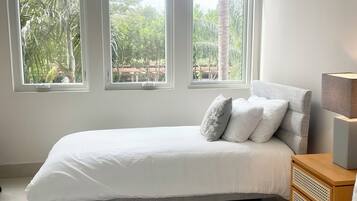 3 bedrooms, iron/ironing board, free WiFi, bed sheets