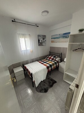 3 多间卧室、熨斗/熨衣板、WiFi、床单