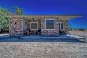 Terrace/patio - Stunning New House by Death Valley, Amazing Views! (Amargosa Valley)
