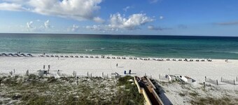Updated 2BR Free Beach Service Oceanfront Dream View