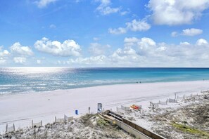 On the beach, sun loungers, beach towels - Fully updated 2025 Dream Oceanfront Sunset View. 2/2 Sleeps 8 (Fort Walton Beach)