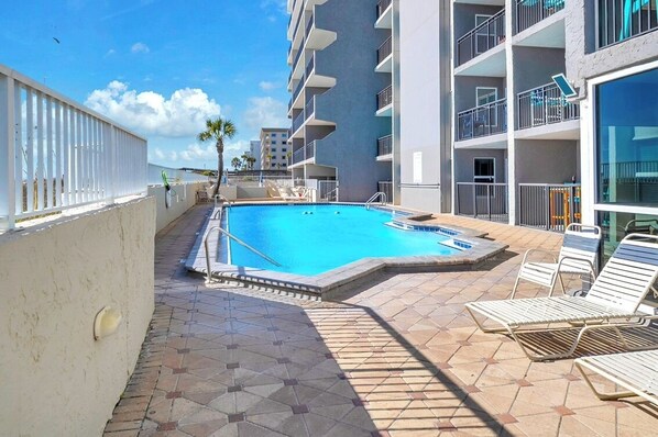 Outdoor pool, a heated pool