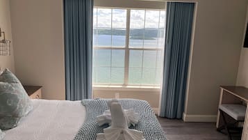 Condo | 1 bedroom, in-room safe, iron/ironing board, free WiFi