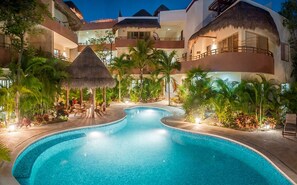 House | 2 bedrooms, high-speed internet - Gorgeous Penthouse With Private Rooftop Jacuzzi (Tulum)