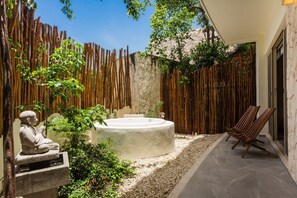 House | 2 bedrooms, Internet - Poolside Bliss With Private Terrace and Jacuzzi (Tulum)