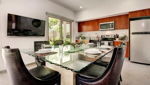 House - Poolside Bliss With Private Terrace and Jacuzzi (Tulum)