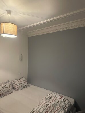 1 bedroom, iron/ironing board, WiFi, bed sheets - Apartment SAINT-DENIS  (Saint-Denis)