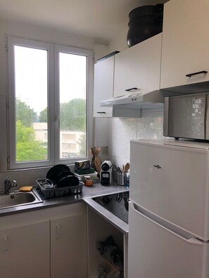 Private kitchen - Apartment SAINT-DENIS  (Saint-Denis)