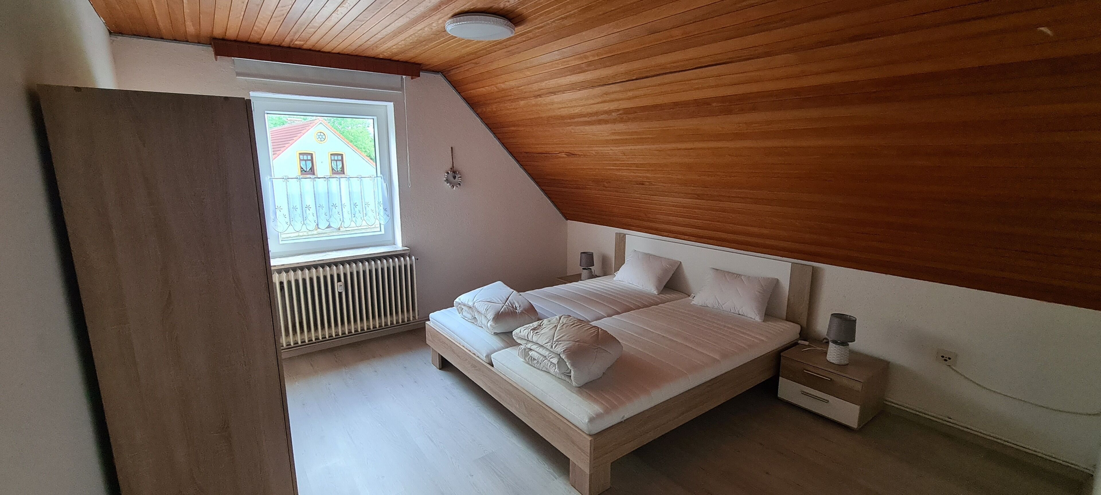 3 makuuhuonetta, silitysrauta/-lauta, vauvan matkasänky, Wi-Fi