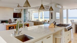 House, Accessible | 4 bedrooms, high-speed internet - Casa de la Playa in Ligth House Point States (La Ribera)