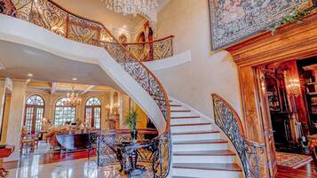 House | 9 bedrooms, Internet