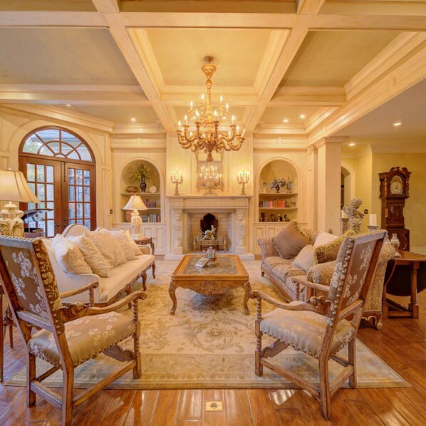 House | 9 bedrooms, Internet - Lions Gate Estate in Sandy Springs (Marietta)