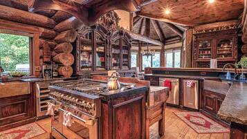 Studio | 8 bedrooms, Internet