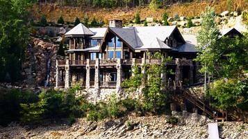 Studio | 8 bedrooms, Internet