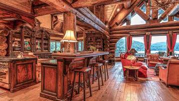 Studio | 8 bedrooms, Internet