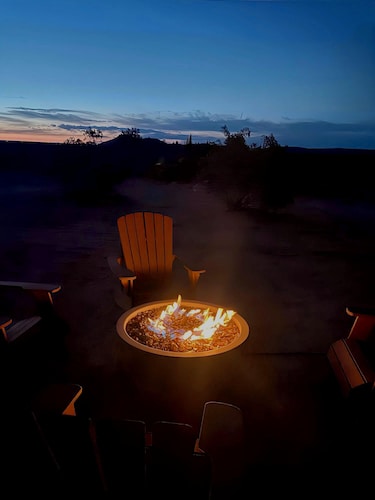 Brand New Tiny Home in Joshua Tree with Enchanting Mountain Views