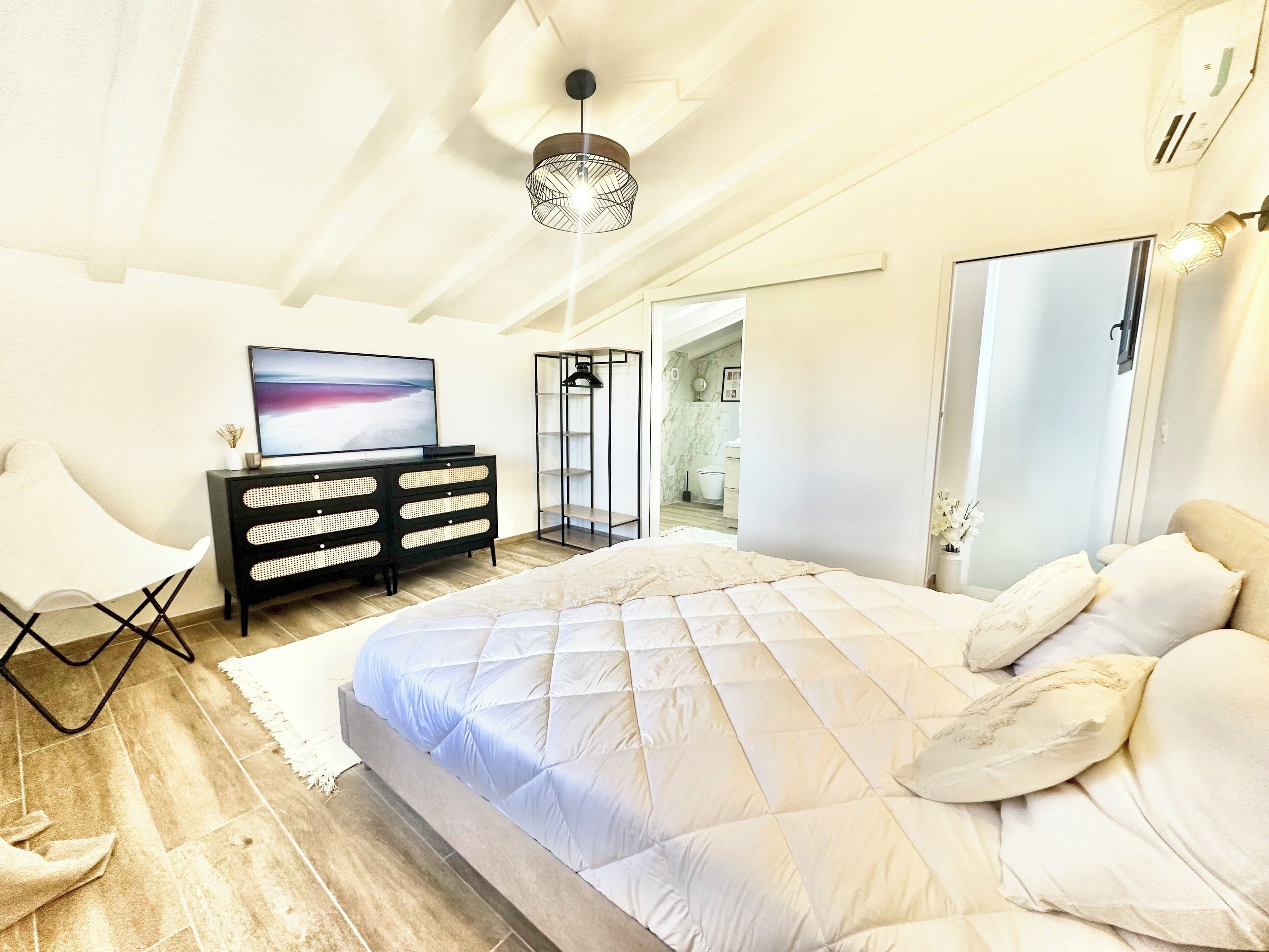 4 bedrooms, iron/ironing board, travel cot, free WiFi