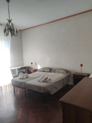 3 Schlafzimmer, Schreibtisch, Bügeleisen/Bügelbrett, kostenloses WLAN