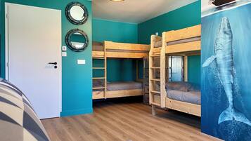 3 bedrooms, travel cot, WiFi, bed sheets