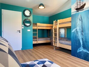 3 bedrooms, travel crib, WiFi, bed sheets - Villa Ker Tesson: Spa, Charm, Sleeps 10, Port-Joinville (Île d'Yeu) (L'Île-d'Yeu)
