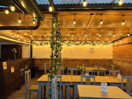 Déjeuner, dîner et brunch servis sur place