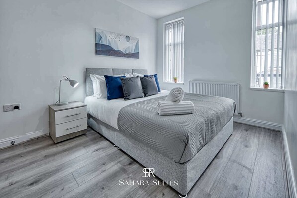 5 bedrooms, desk, iron/ironing board, travel cot