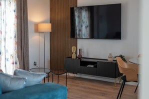 Televisión LED, chimenea, piso con calefacción