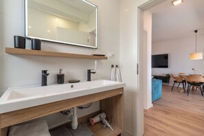 Superior Penthouse, 2 Bedrooms, Sea View | Bathroom | Shower, hair dryer, towels - Villa Eight by Villa Kuzmanic (Okrug)