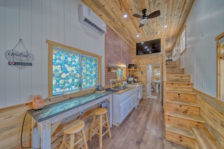 Interior. Tiny Home, close to Death Valley