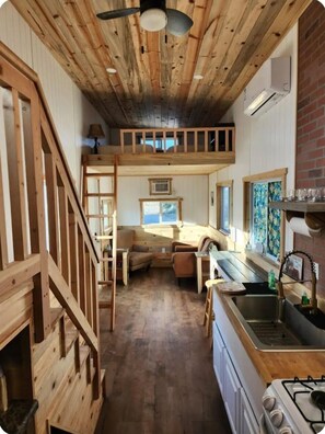 Fridge, microwave, oven, stovetop - Tiny Home, close to Death Valley (Amargosa Valley)