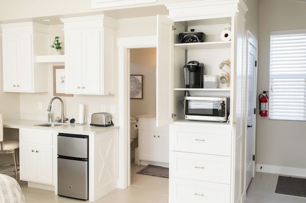 Interior - Stylish & Comfy Gem: Steps to Lake ~ Deck ~ Views! Near Zion National Park (Hurricane)