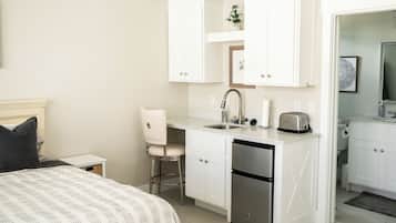 1 bedroom, iron/ironing board, travel crib, WiFi
