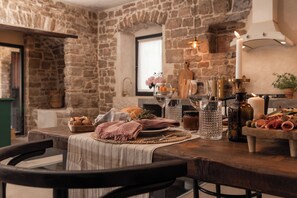 Dining - She House - villa with heated pool and sauna - 10 min from the beach (Gornji Humac)