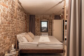 2 bedrooms, in-room safe, soundproofing, iron/ironing board - She House - villa with heated pool and sauna - 10 min from the beach (Gornji Humac)