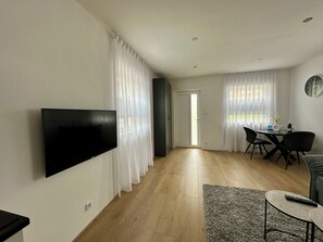 Smart TV, video library, computer monitors, printers - Park View Studio - Features Free Wifi, Bright Furnishings and Modern Facilities (Nijmegen)