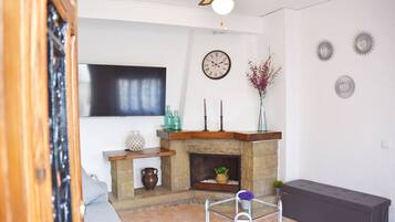 Smart TV y chimenea
