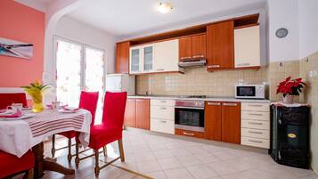 Apartment (Apartments Zora - Three Bedroom Apart) | Private kitchen | Fridge