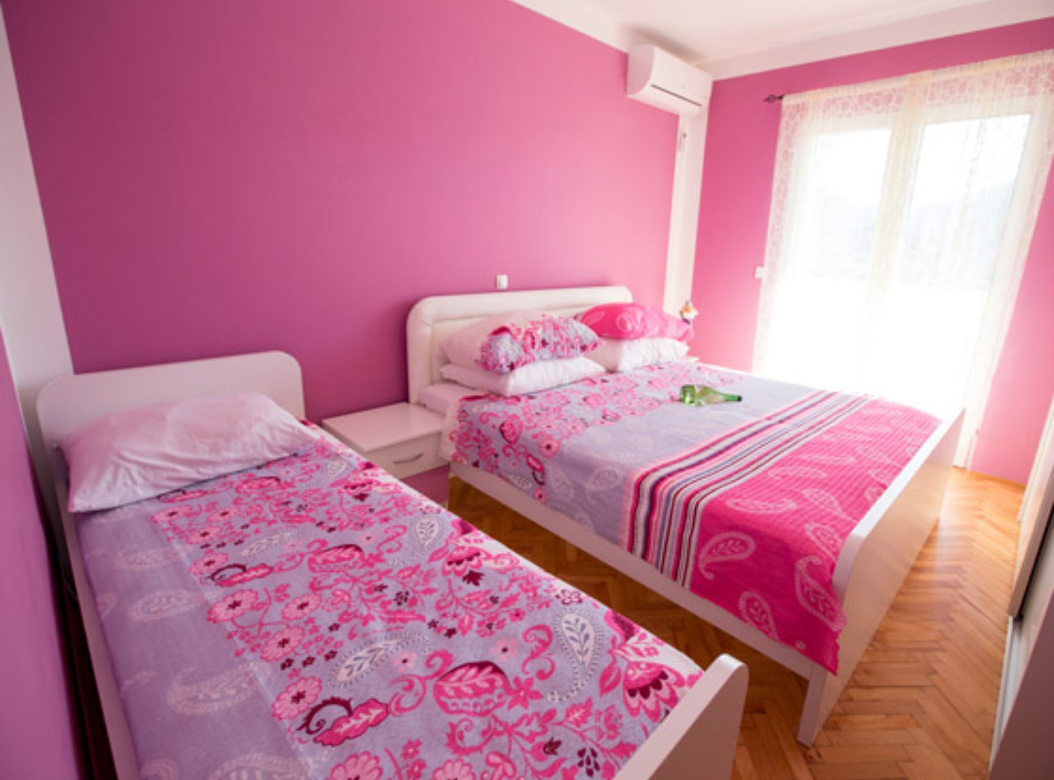 5 bedrooms, cribs/infant beds, free WiFi