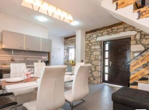 Biệt thự (Villa Balamunta - Three Bedroom Villa) | Phòng ăn