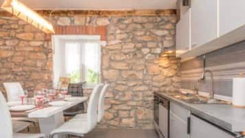 Villa (Villa Balamunta - Three Bedroom Villa) | Cocina privada | Refrigerador