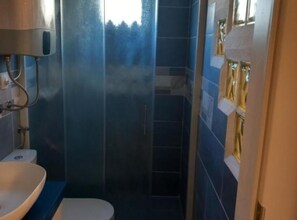 Lägenhet (Guest House Green Corner Palit - One ) | Badrum | Dusch och handdukar