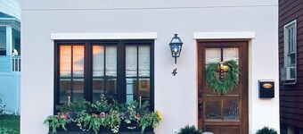 Charming Downtown Annapolis. Stroll to all the Historic District has to offer.