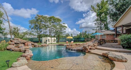 4BD - Pool & Movie Theater - Lake Conroe Nearby