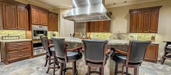 Spacious 5-bedroom house along the coast in Port O'Connor, TX